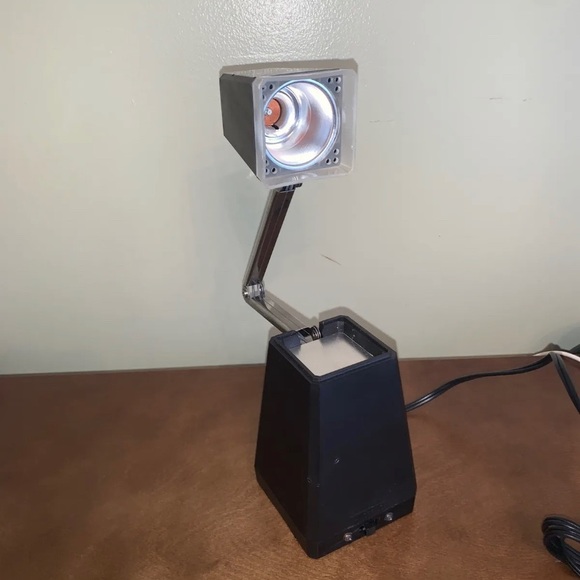 1960’s Vintage High/Low Intensity Pyramid Table Desk Lamp - Folding Adjustable - Picture 5 of 9